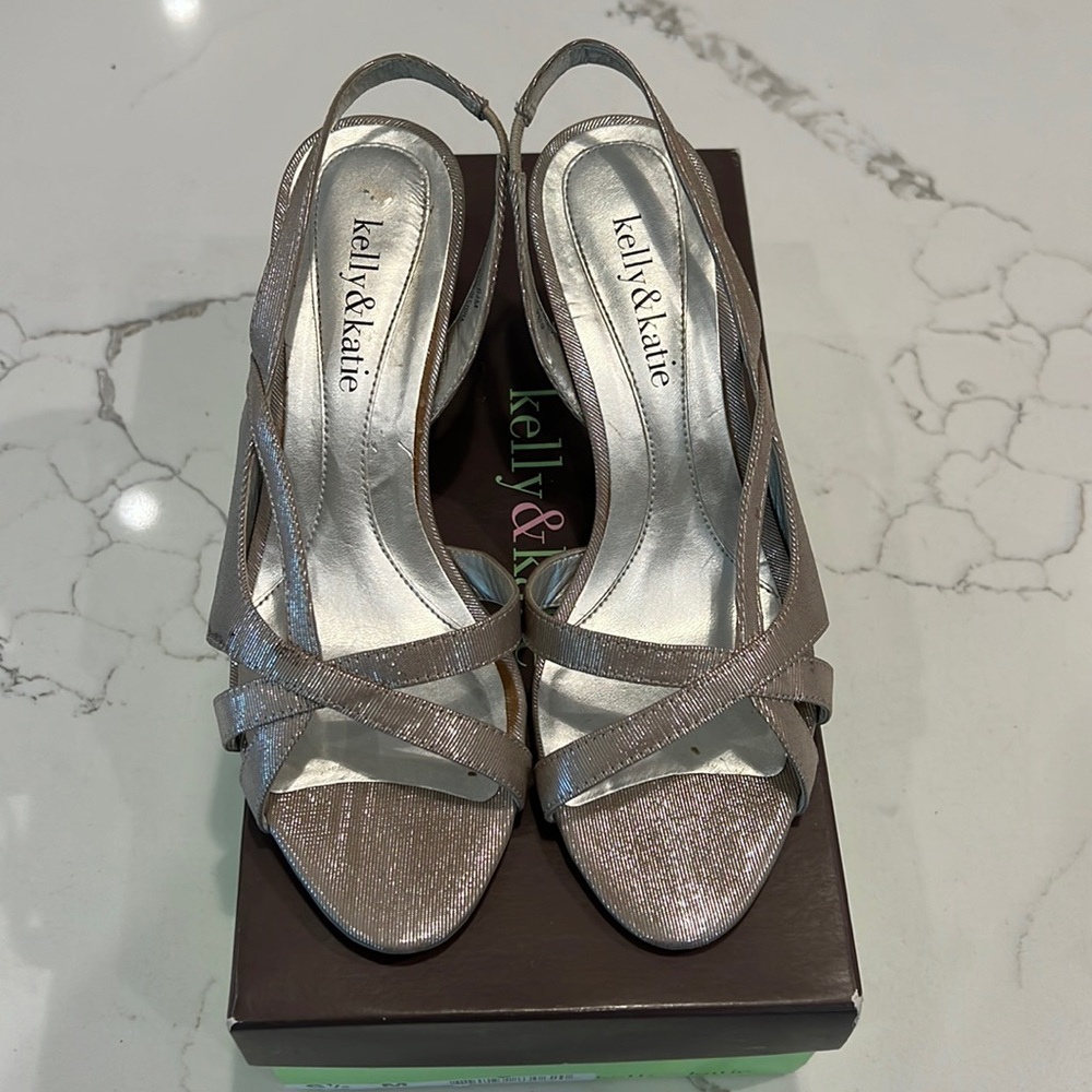 Kelly & Katie brand Pristine heel SZ 6.5